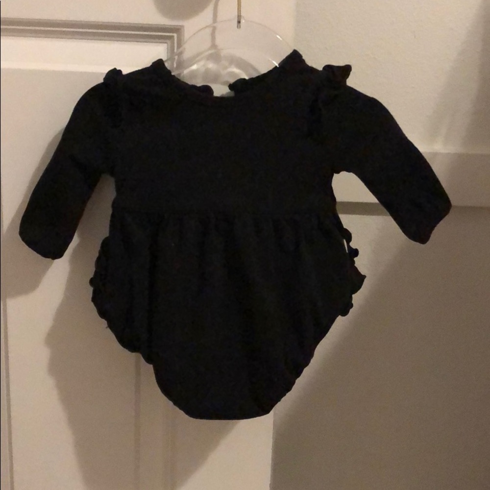 Black ruffle butts